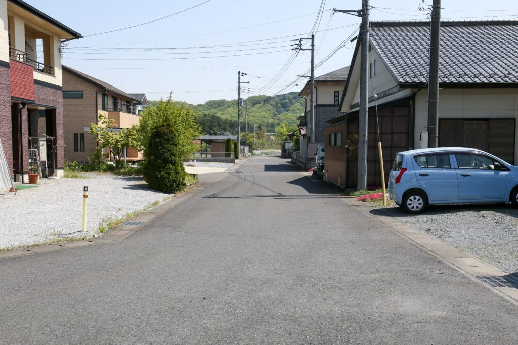 4215栃木市西方町真名子 戸建て 南側道路（西から東へ）